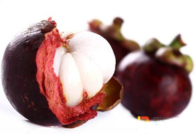 山竹被稱(chēng)為水果皇后營(yíng)養(yǎng)價(jià)值豐富，可是山竹買(mǎi)回家怎么吃呢？